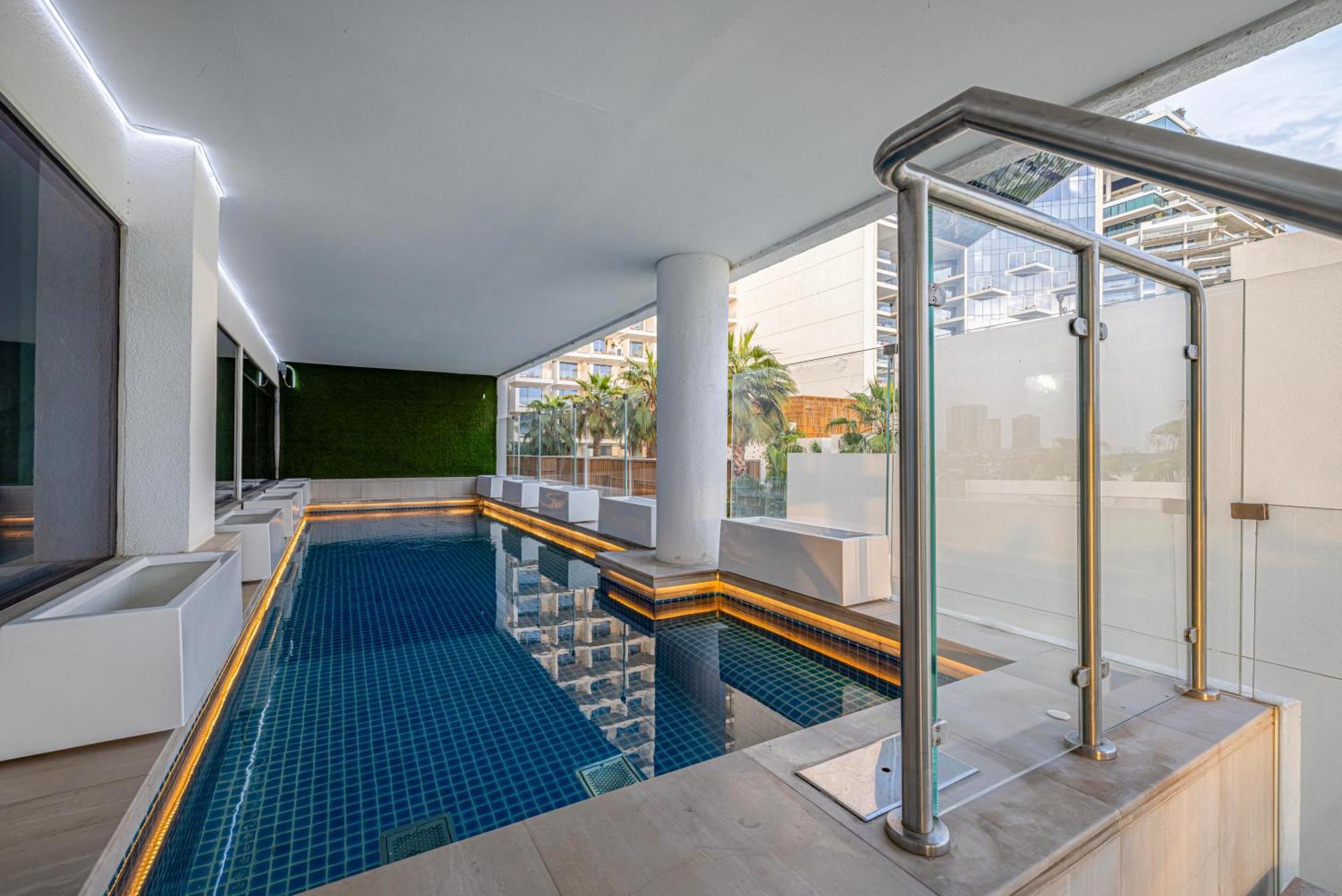 Five Palm Upgraded 4 Bedrooms With Private Pool * Dubai